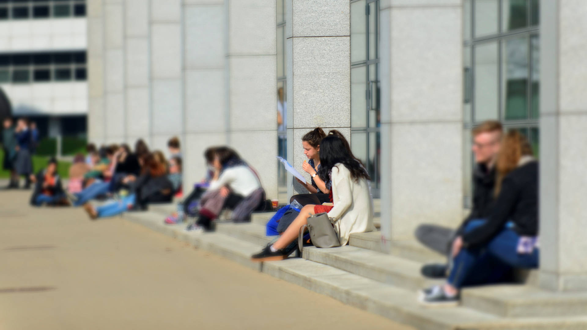 Ucd Students In Hall Background