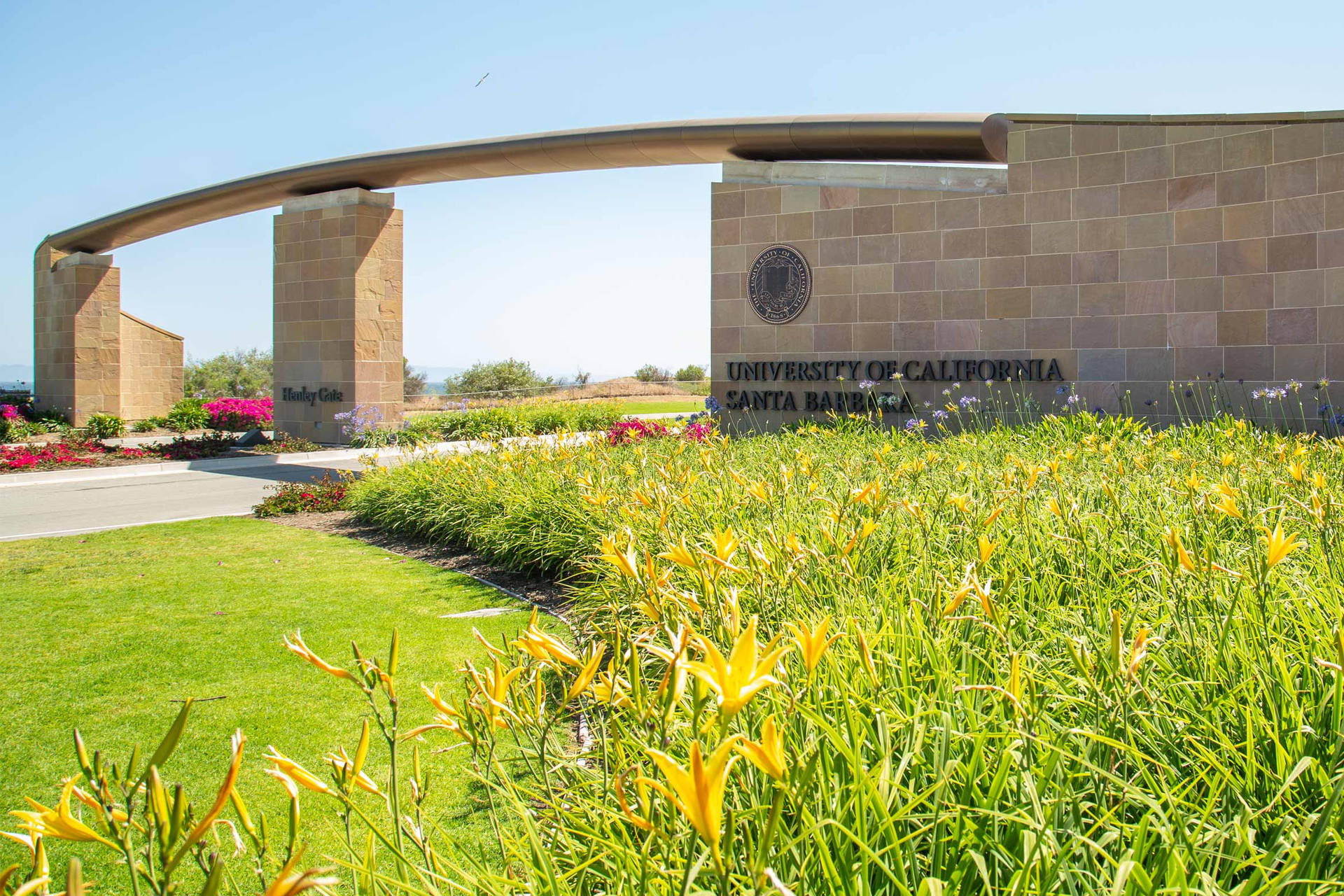 Ucsb's Iconic Campus Entrance Arches Background