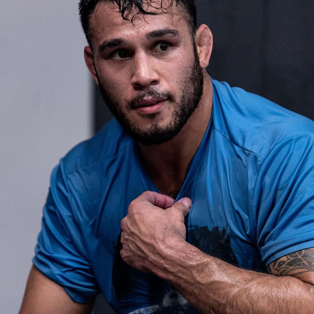 Ufc Brad Tavares In A Blue Shirt Background