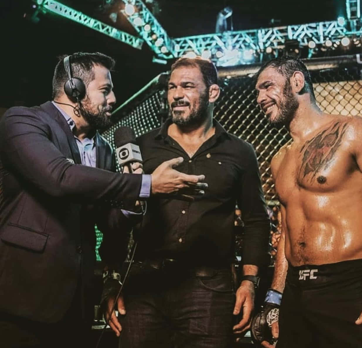 Ufc Legend Antônio Rodrigo Nogueira Posing For A Portrait Background