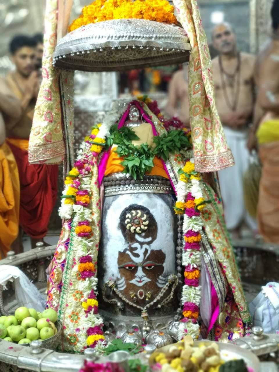 Ujjain Mahakal Altar Offerings Background