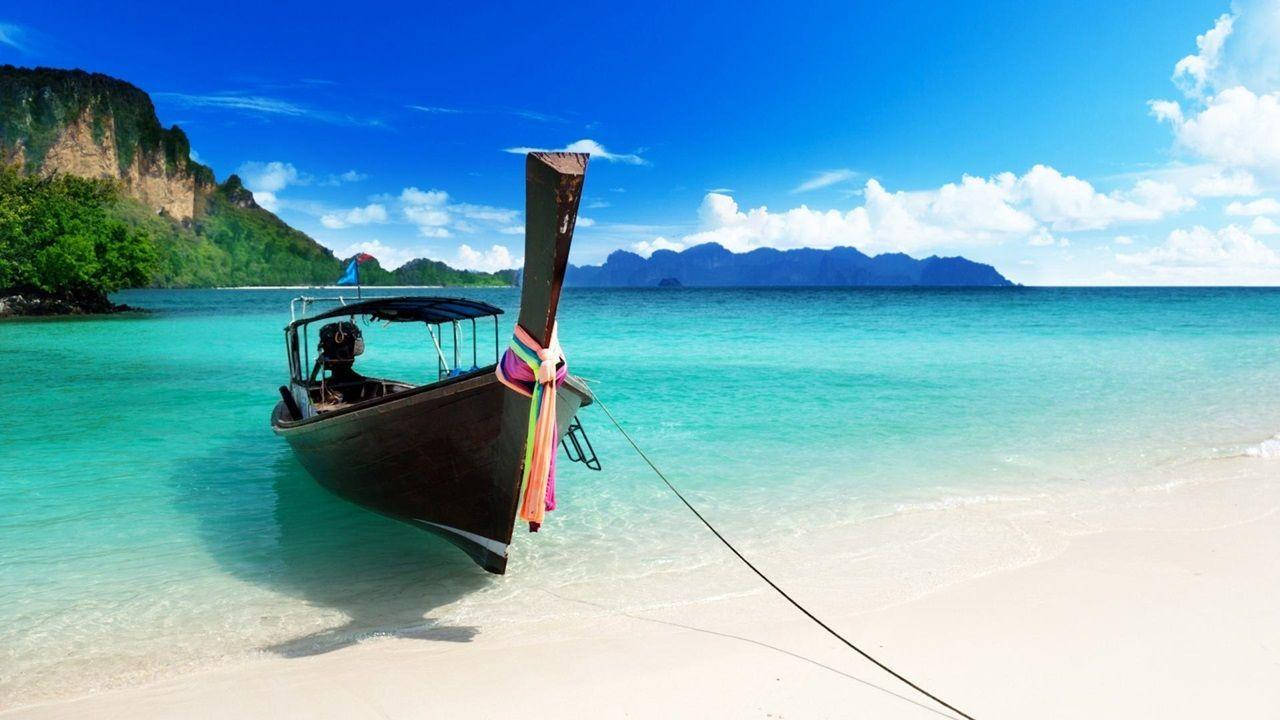 Ultra Hd Long Tail Boat On Beach Laptop Background
