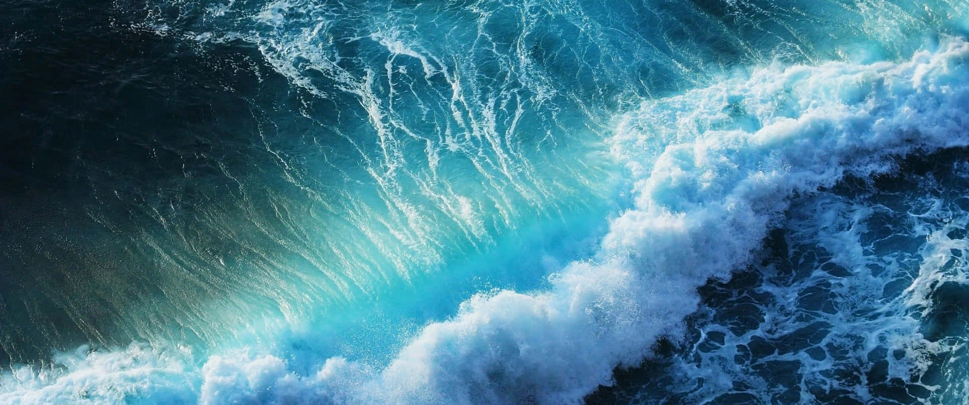 Ultra Wide Nature Waves Background
