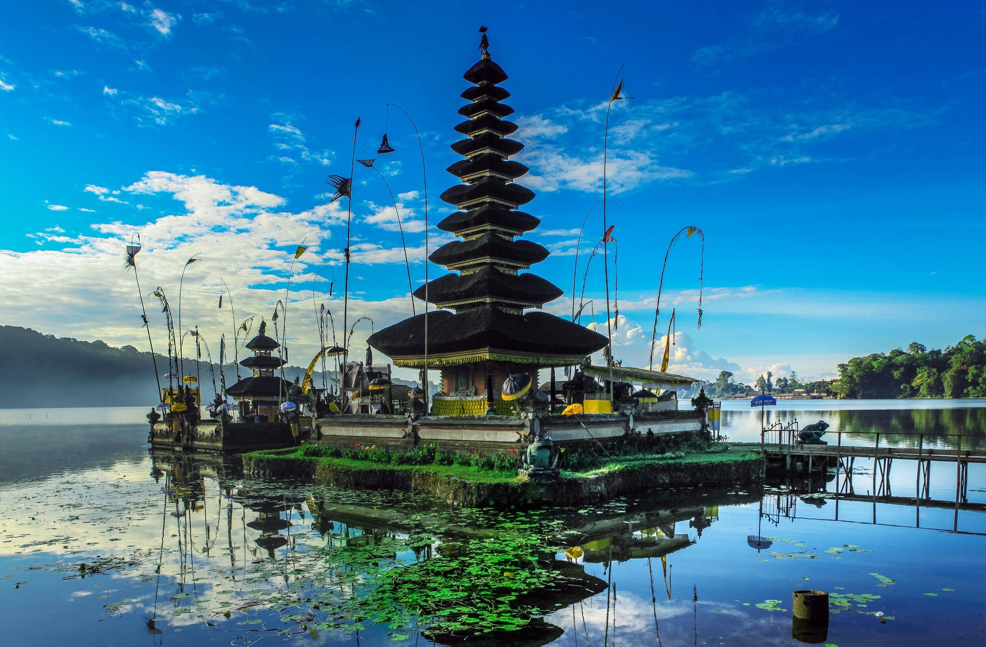 Ulun Danu Beratan Temple Indonesia Background