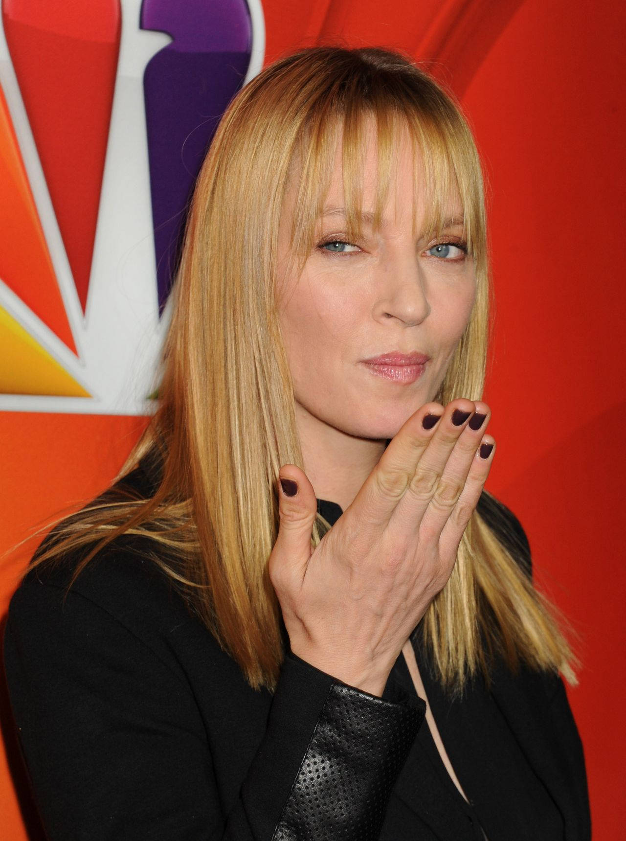 Uma Thurman Blow Kiss Red Carpet Photography Background