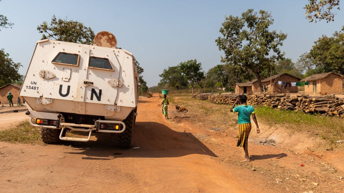 Un Tank Patrolling In Central African Republic Background