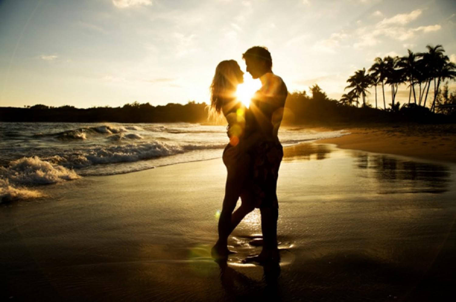 Unforgettable Moments: Love By The Seaside Background