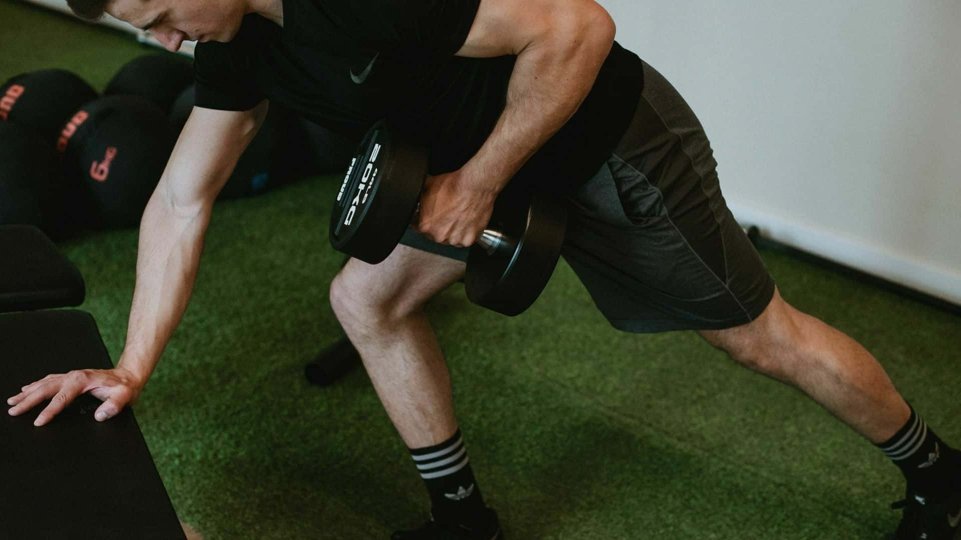 Unilateral Exercise For Biceps Improvements Background