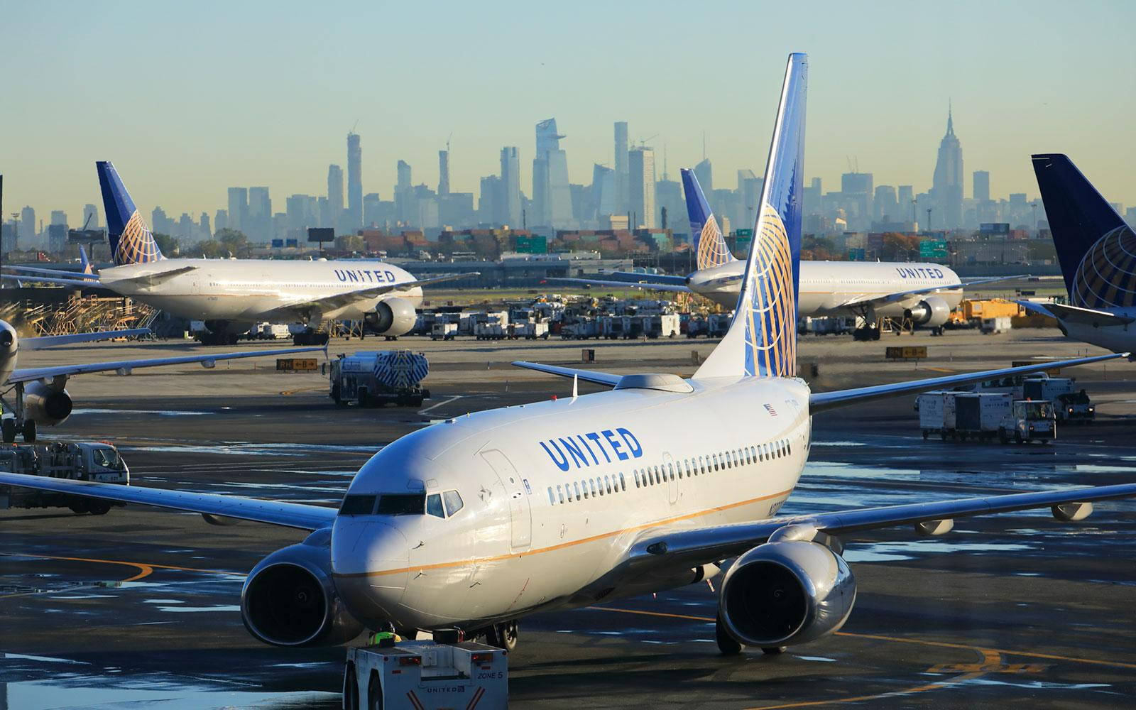 United Airlines Airplane In Newark Liberty International Airport Background