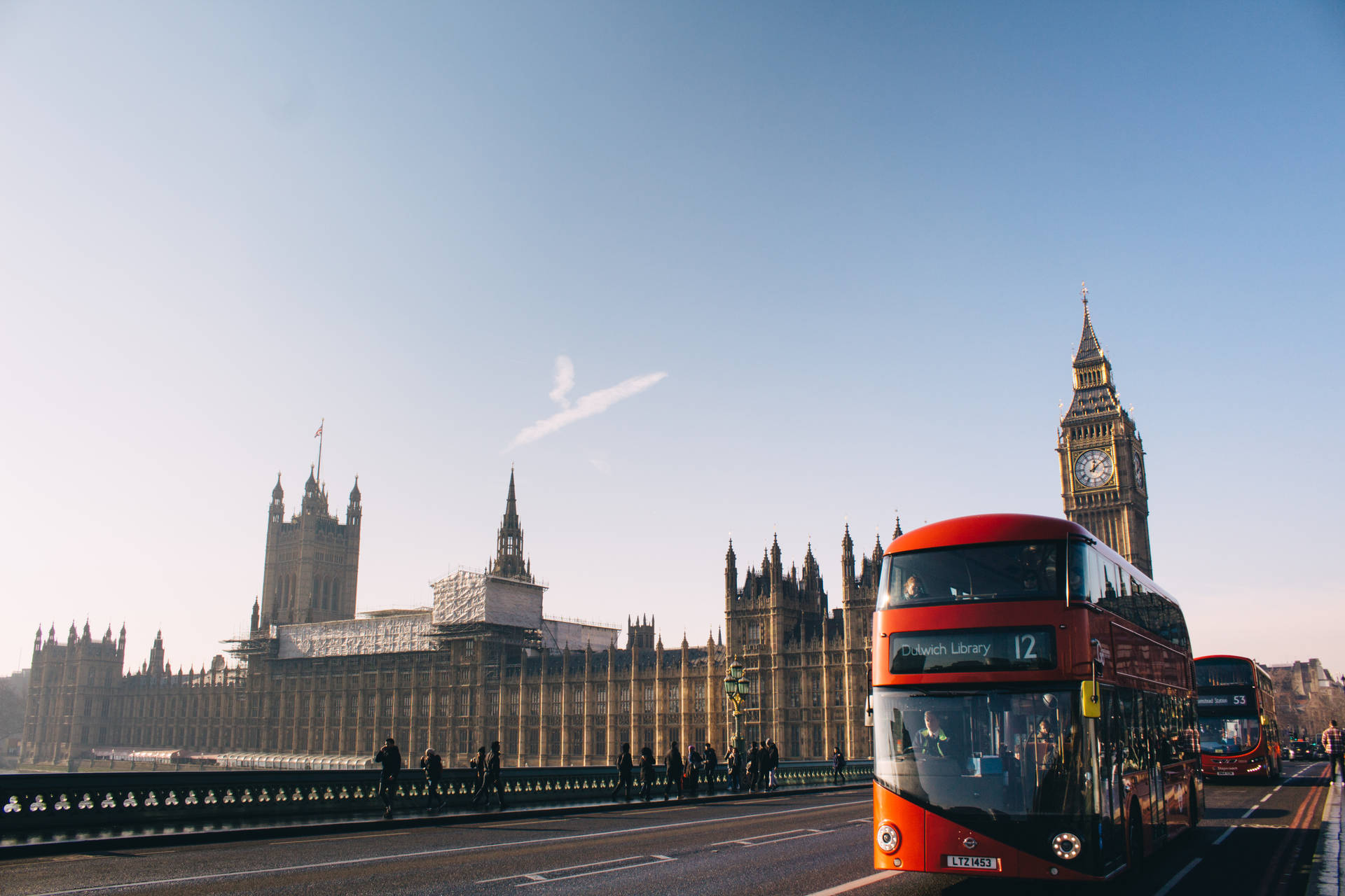 United Kingdom London's Clear Skies Background