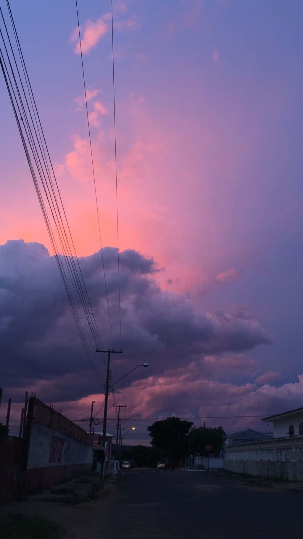 Uniting Beautiful Visuals With Travel Aspirations Background