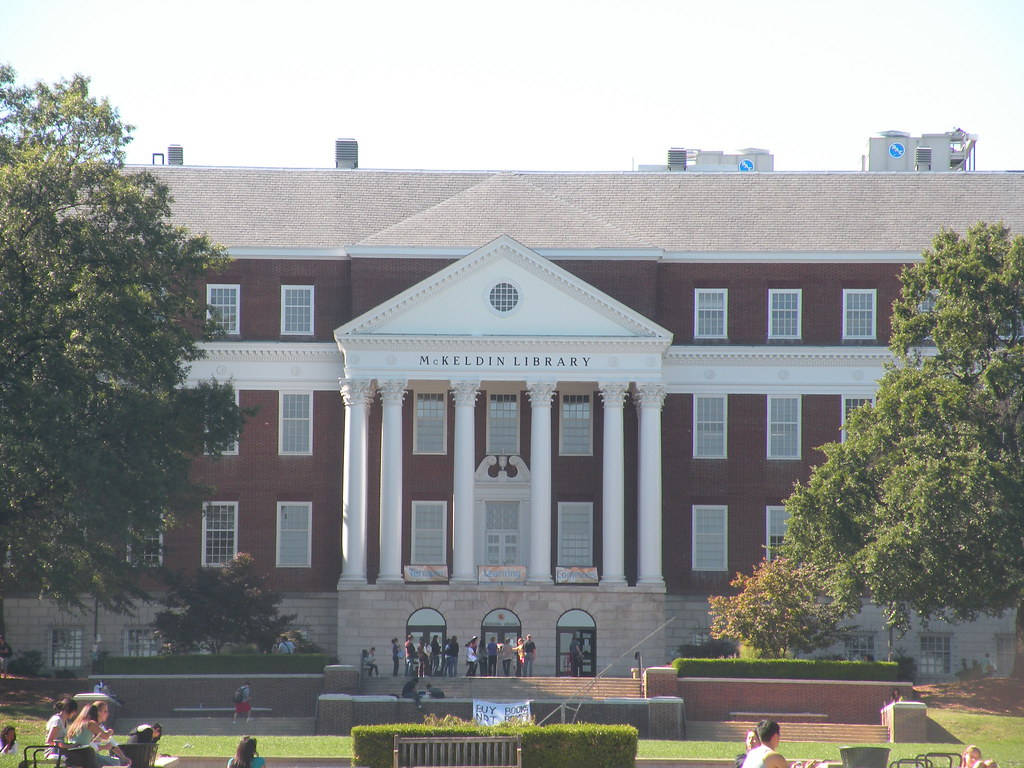 University Of Maryland Library Light Crowd Background