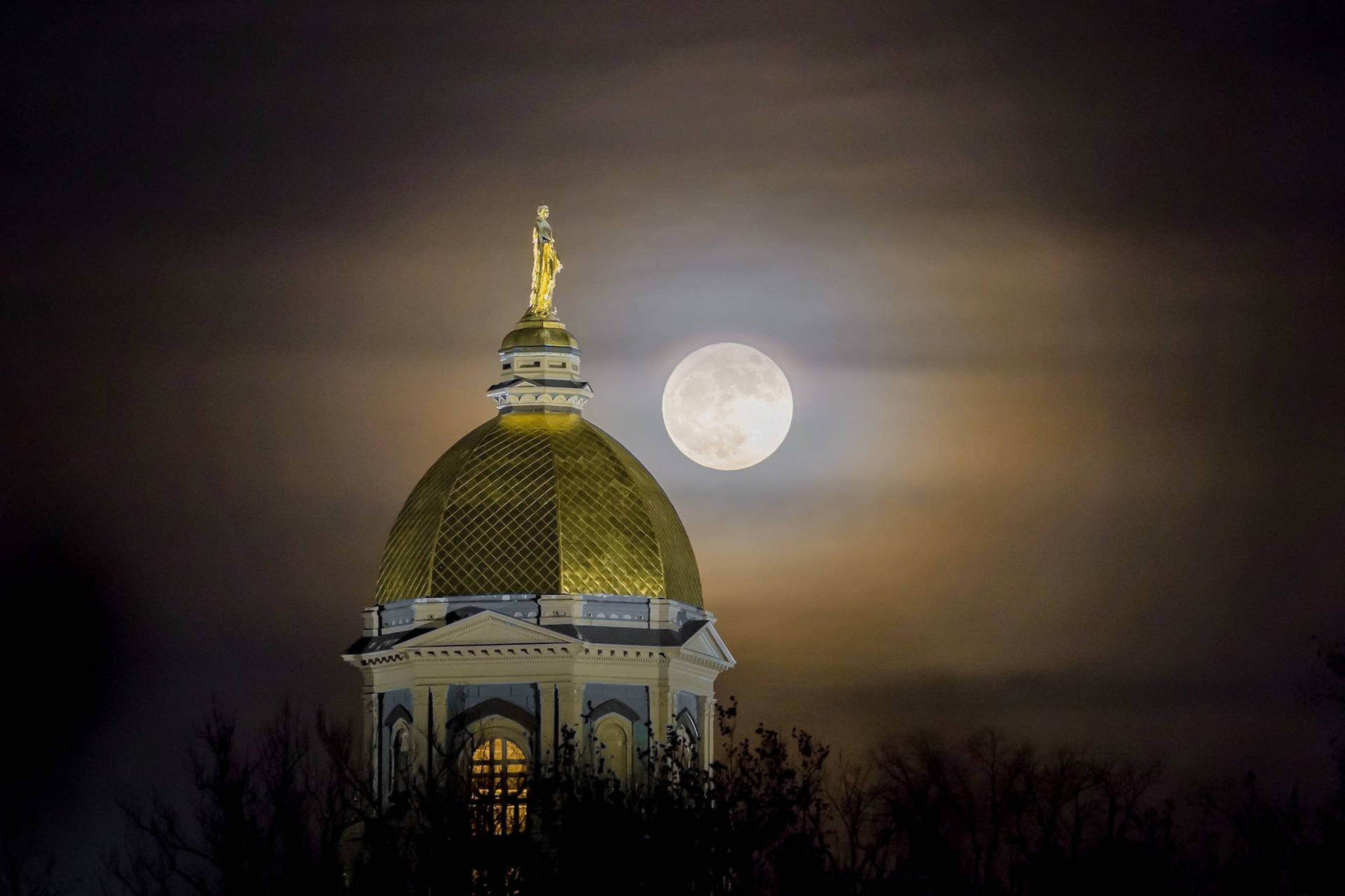 University Of Notre Dame Golden Dome With Moon Background