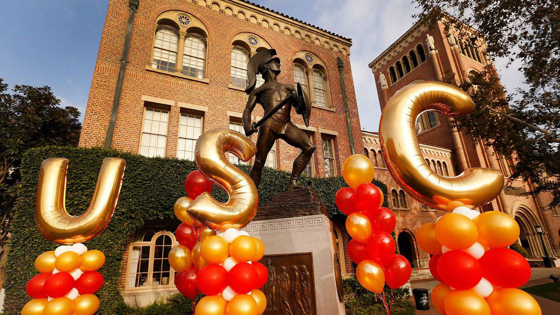 University Of Southern California Balloons Background