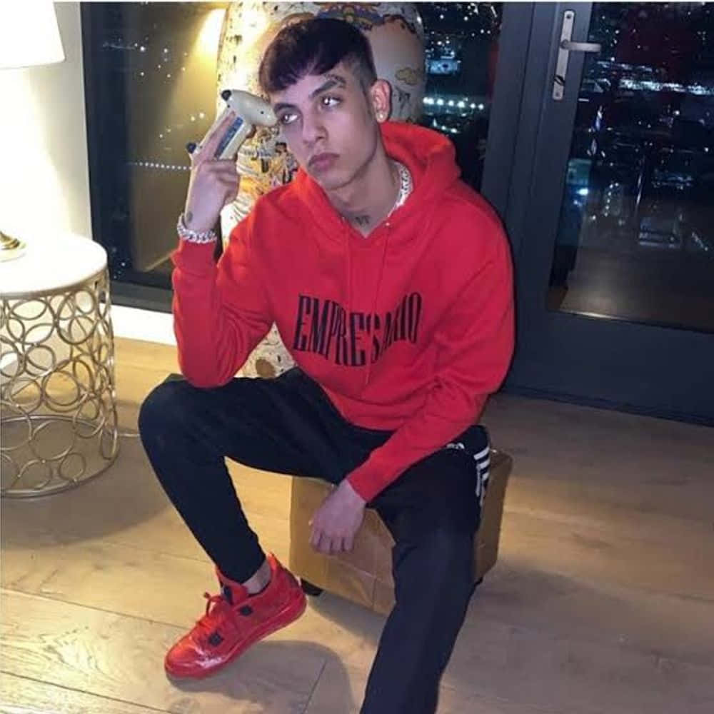 Up And Coming Artist Natanael Cano Background