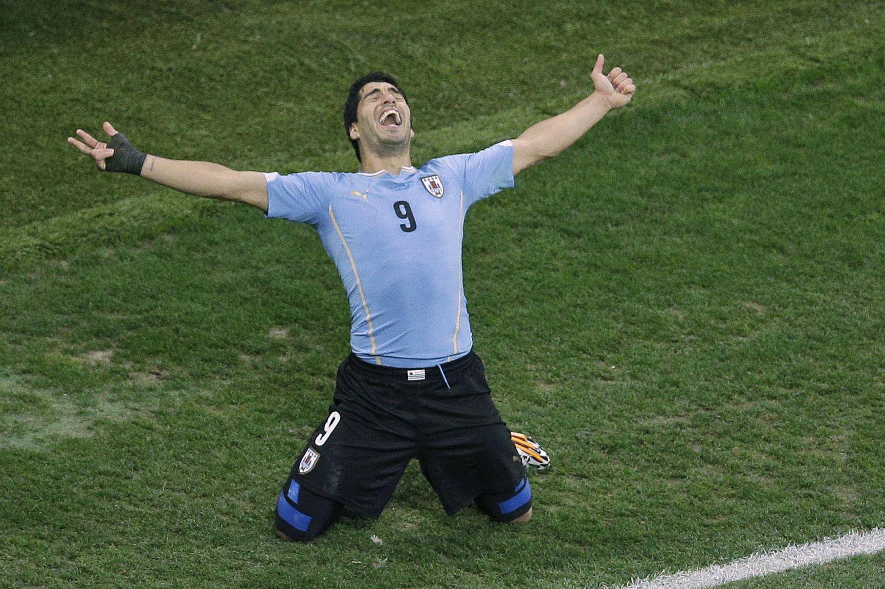 Uruguay National Football Team Suarez Kneels Background