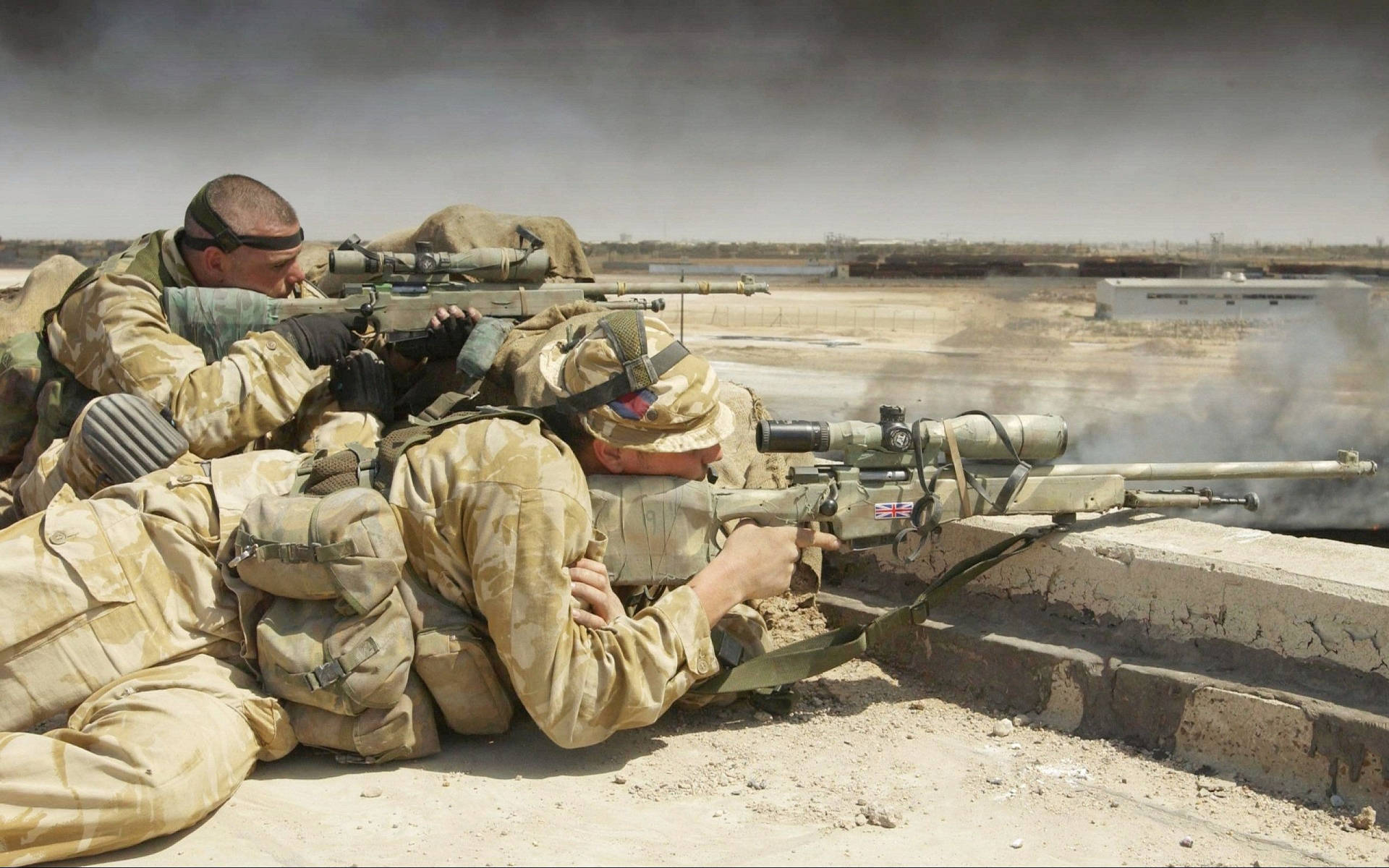 Us Army Soldiers Sniping On Building Background