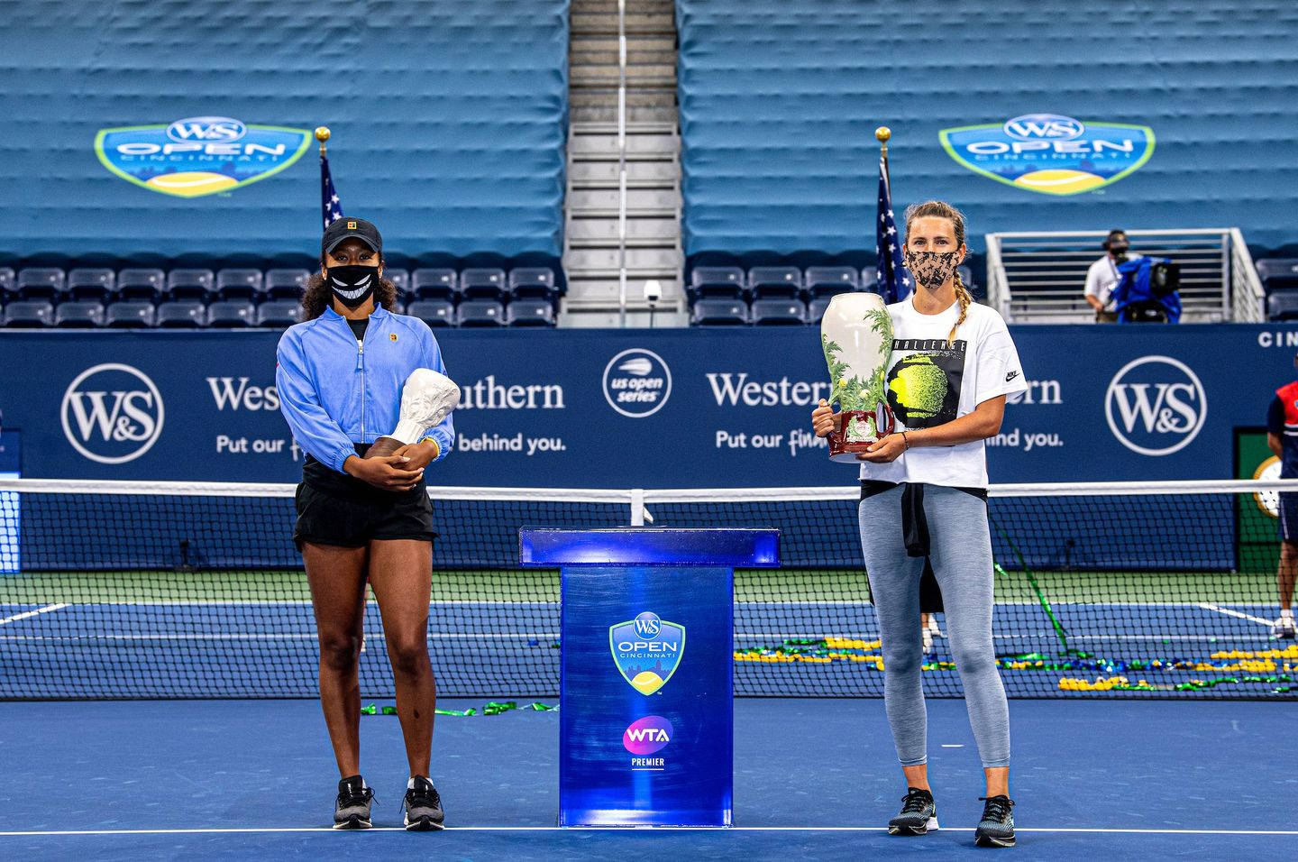 Us Open Players With Trophy Background