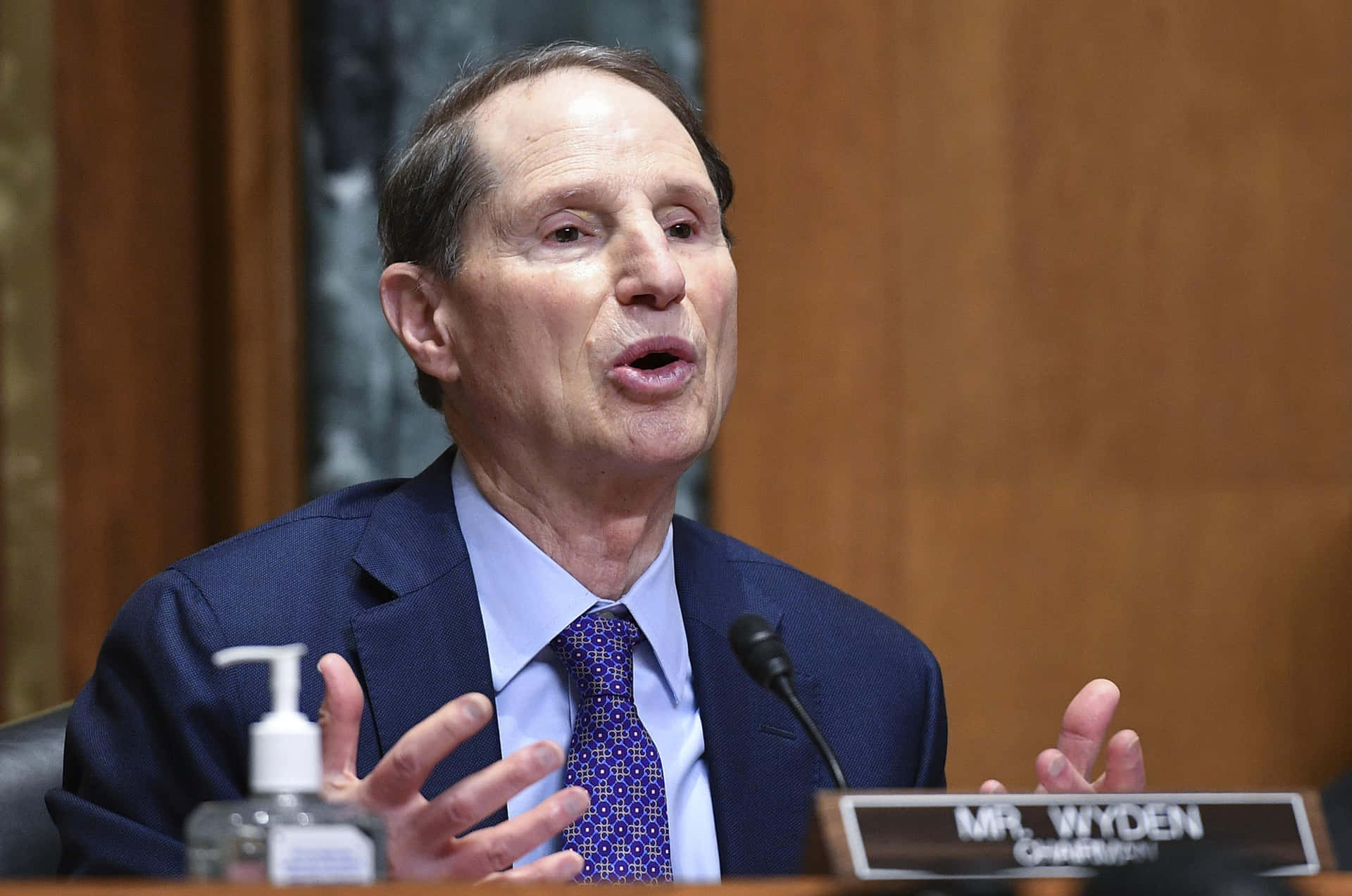 Us Senator Ron Wyden Passionately Discussing Key Issues At A Public Event Background
