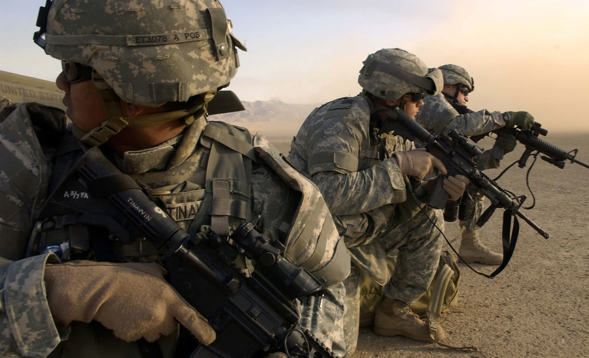 Us Soldiers Of Operation Inherent Resolve Background