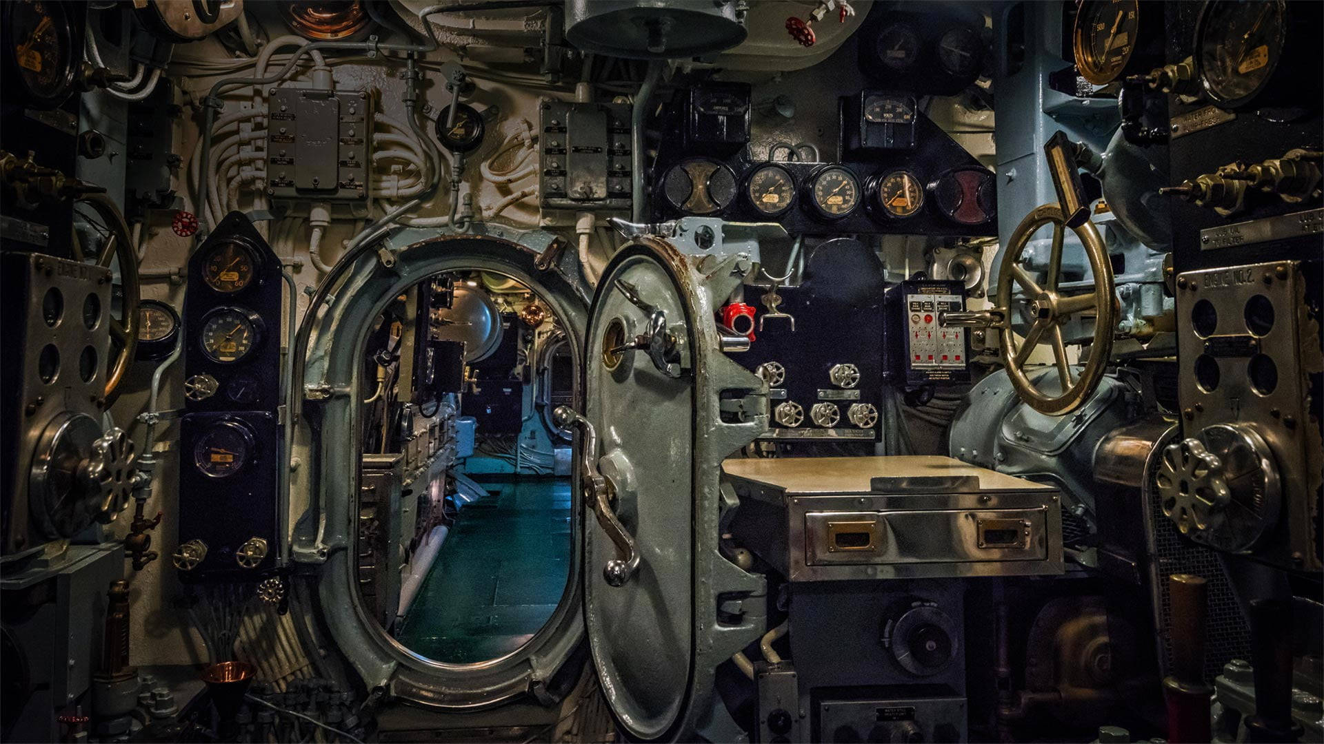 Uss Alabama Submarine Interior Background