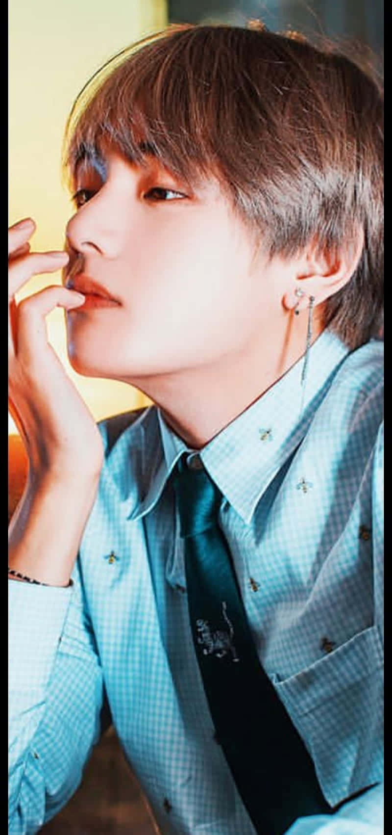 V Bts Phone Is Handsome Background