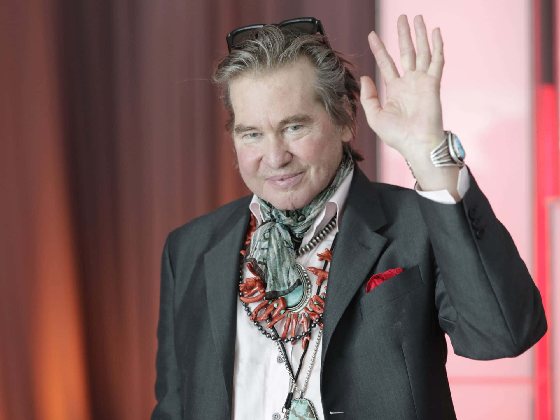 Val Kilmer Wavingat Event Background