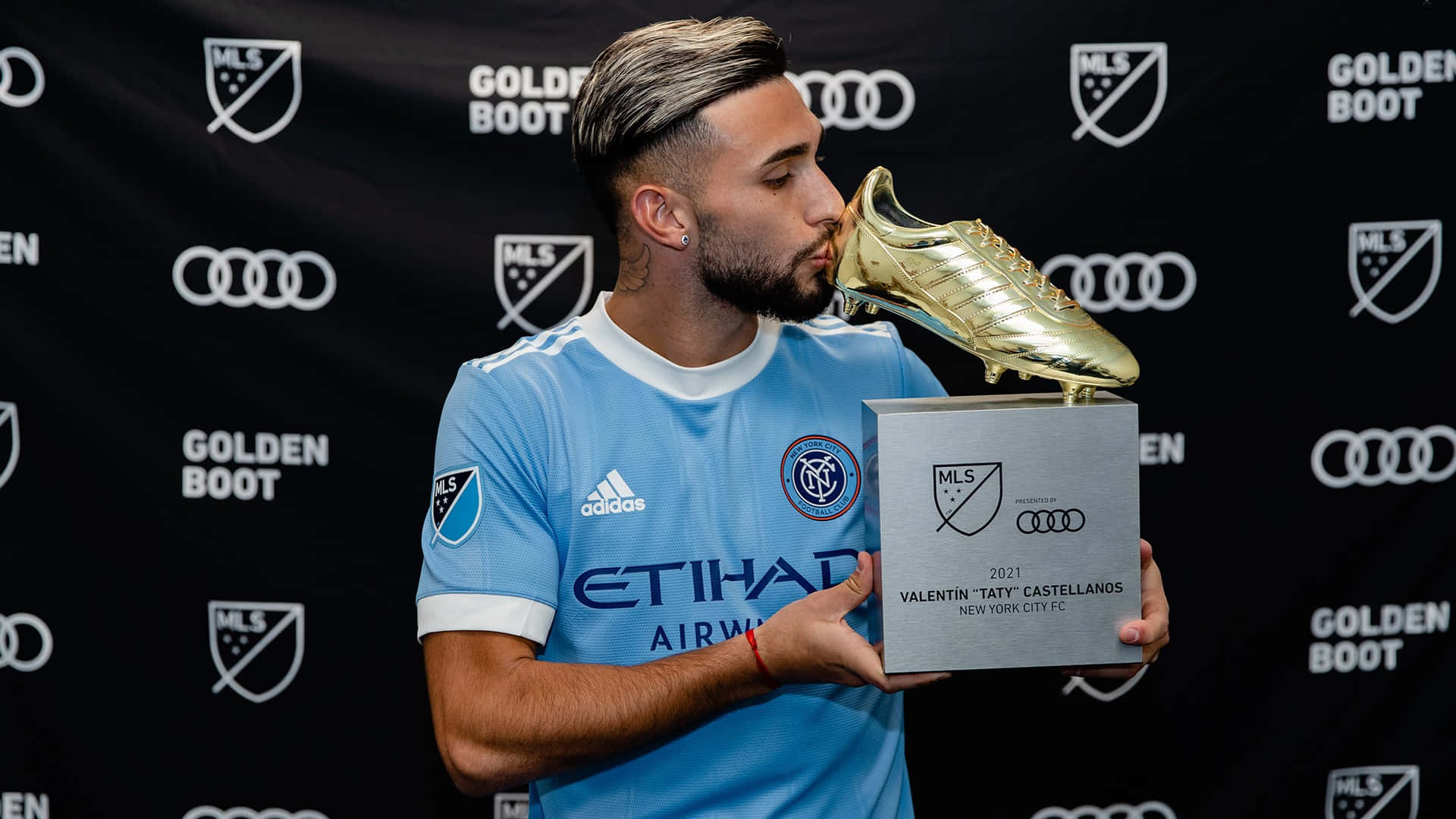 Valentin Castellanos Holding The 2021 Golden Boot Award Background