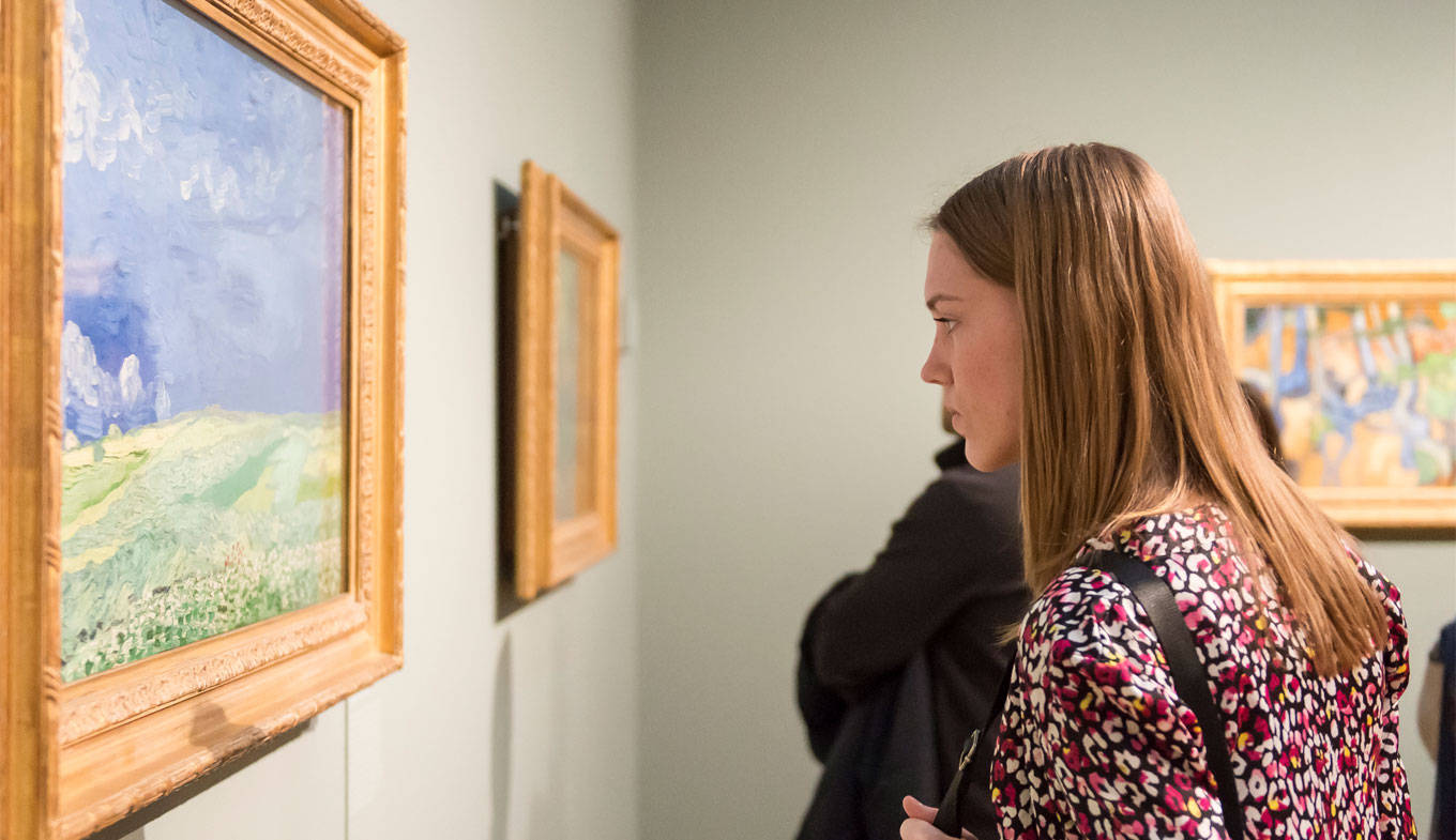 Van Gogh Museum Onlooker Background