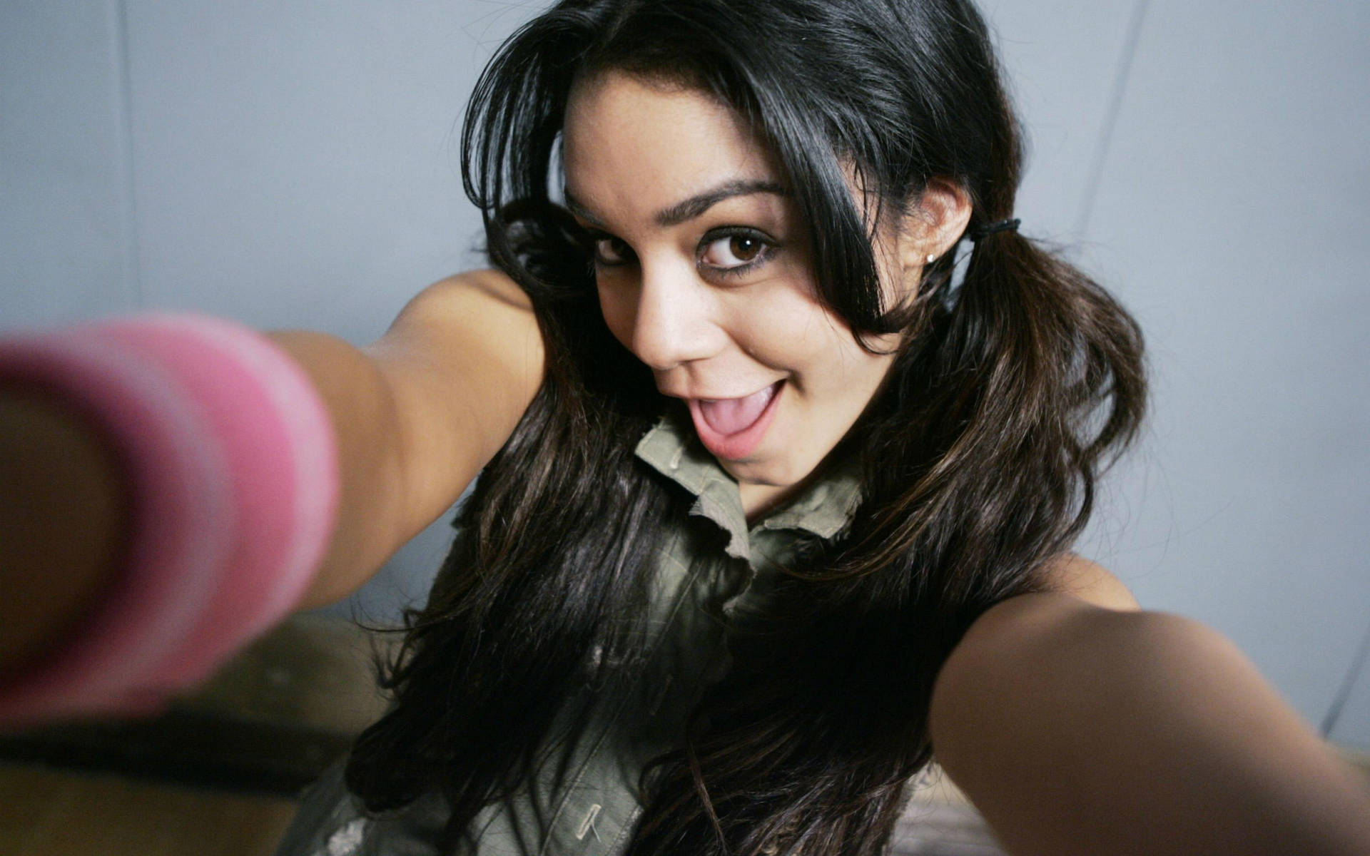 Vanessa Hudgens Selfie Background