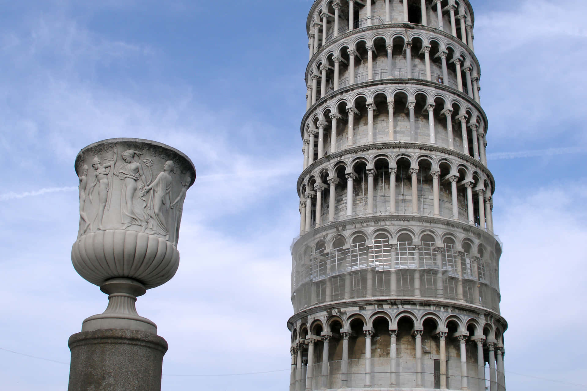 Vaso Del Talento And The Tower Of Pisa Background