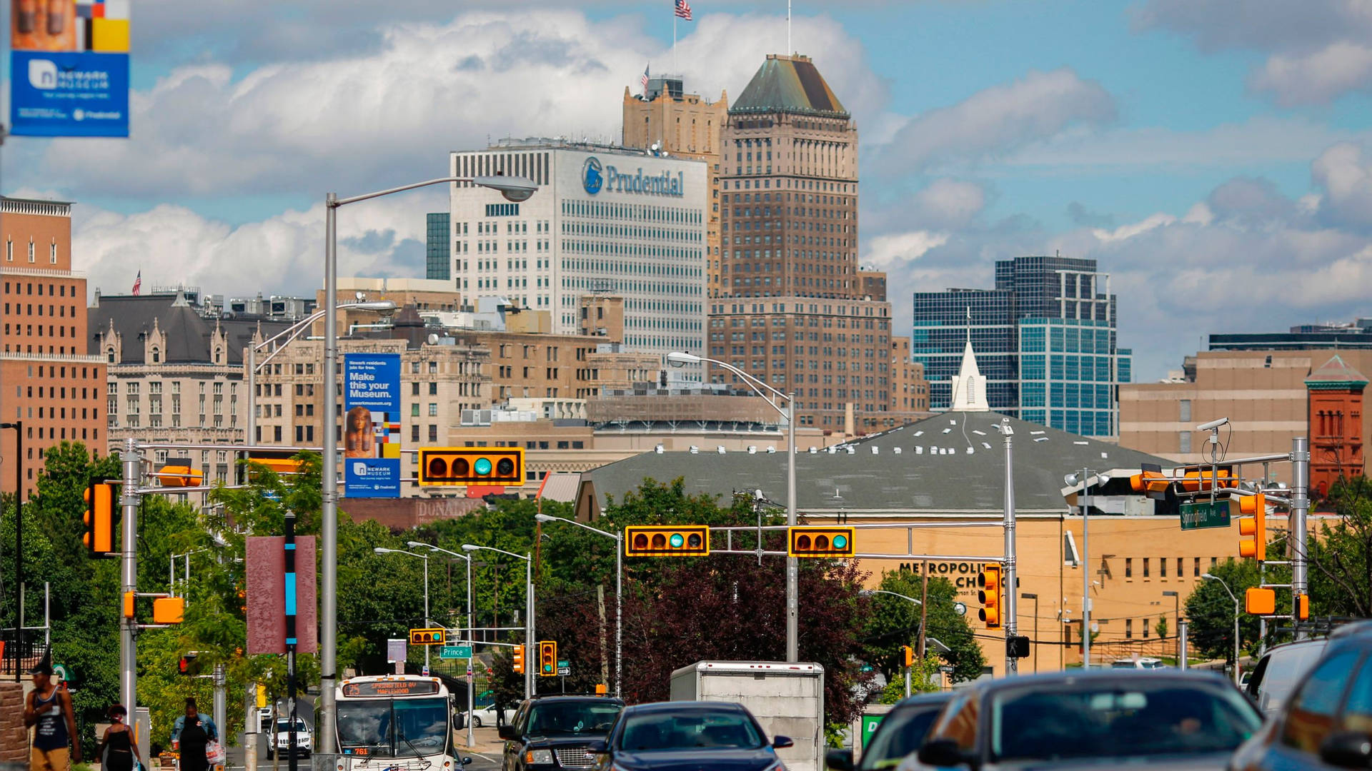 Vehicles On The Streets Of Newark Background