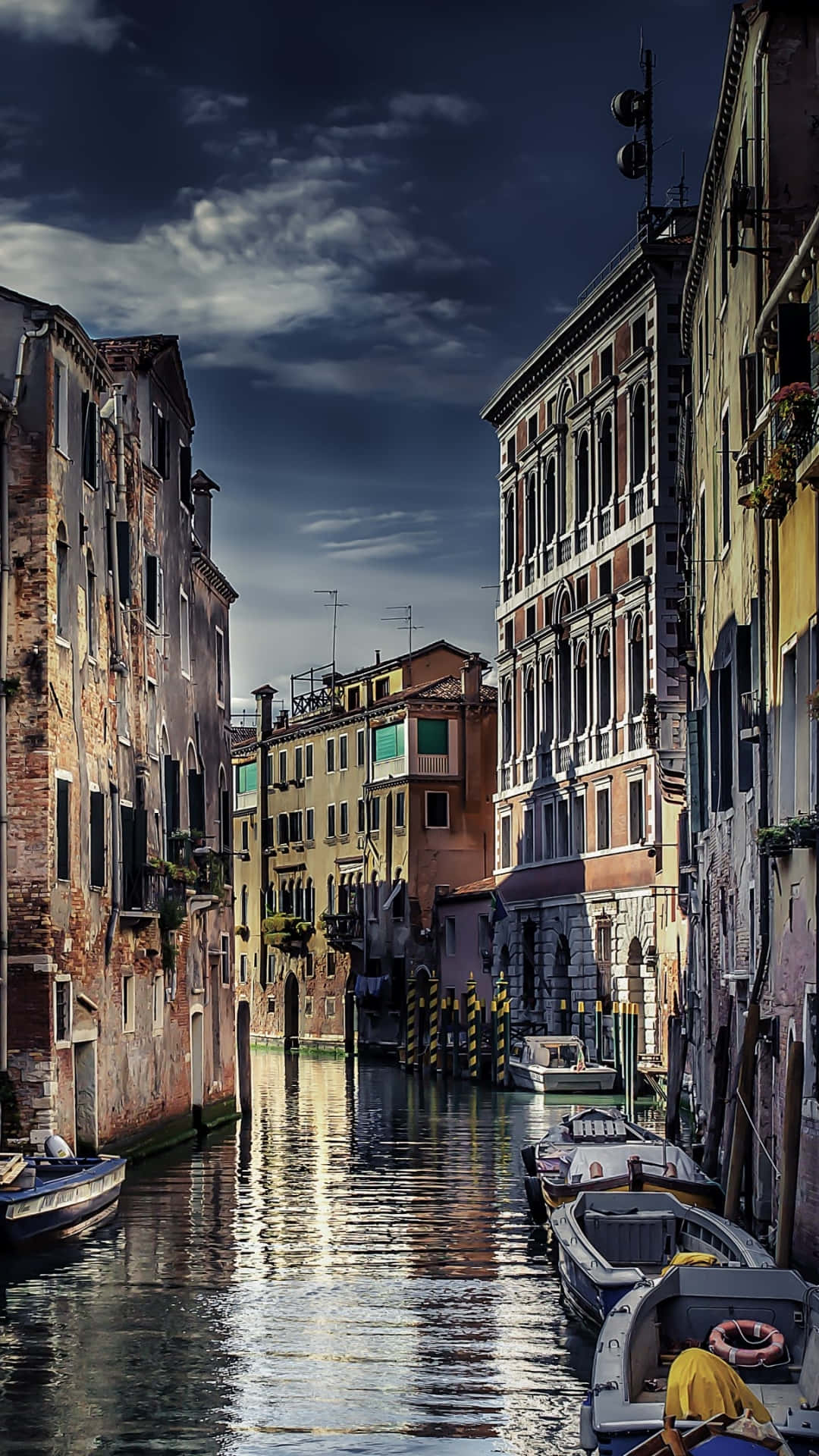 Venetian Canal Charm.jpg Background