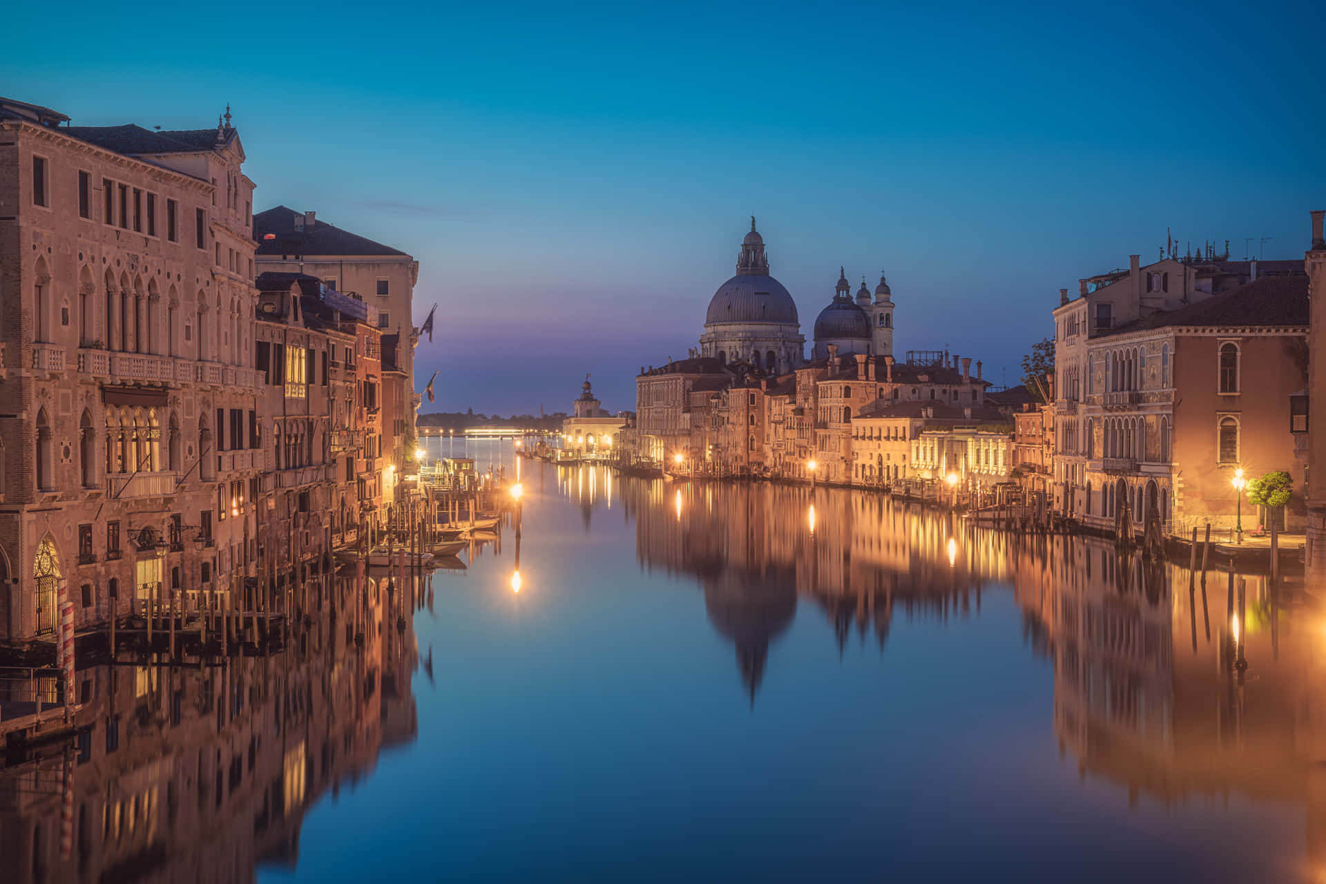 Venetian Dusk Grand Canal Santa Maria Della Salute Background