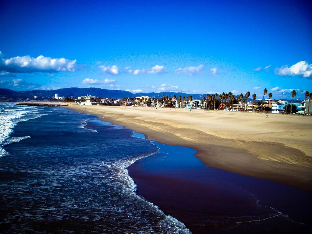 Venice Beach Sea Mountains Background