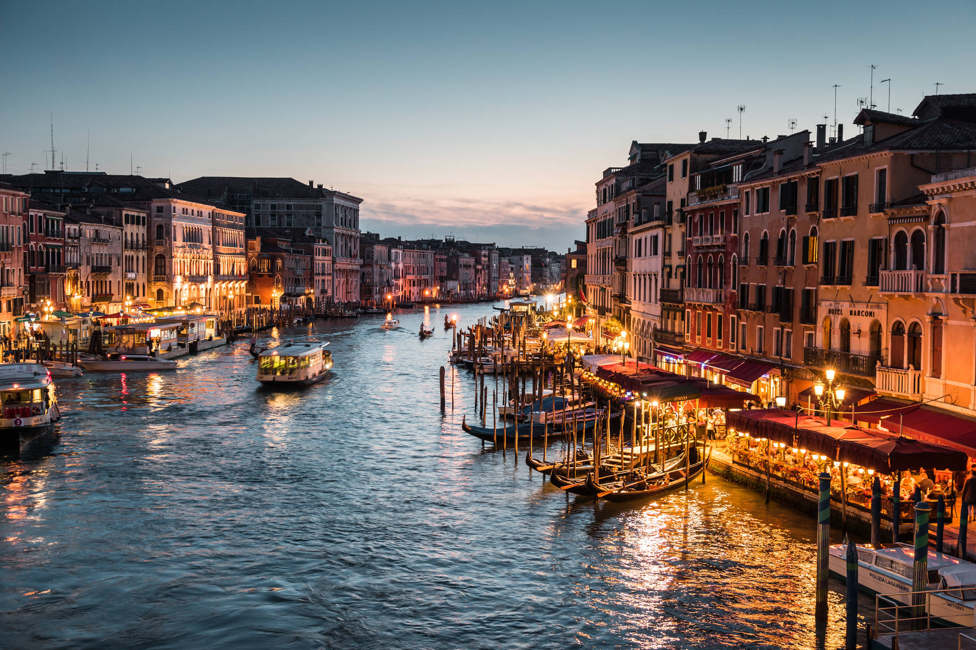 Venice Canal Night Lights Imac 4k Background