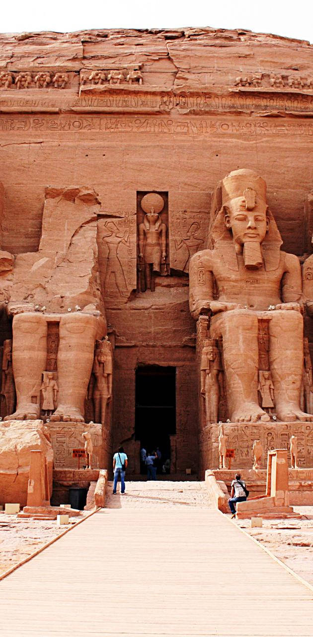 Vertical Photo Of The Entrance To The Great Temple Of Abu Simbel Background