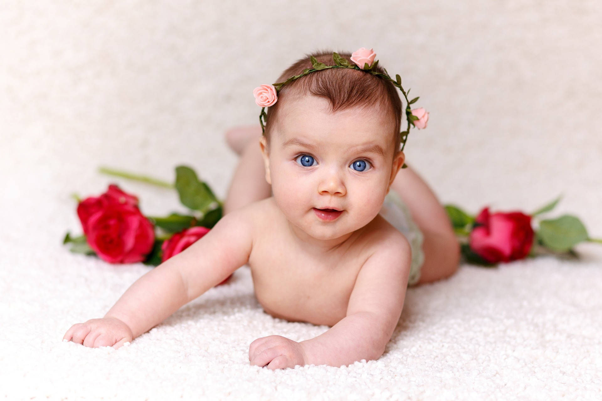 Very Cute Baby With Red Roses Background
