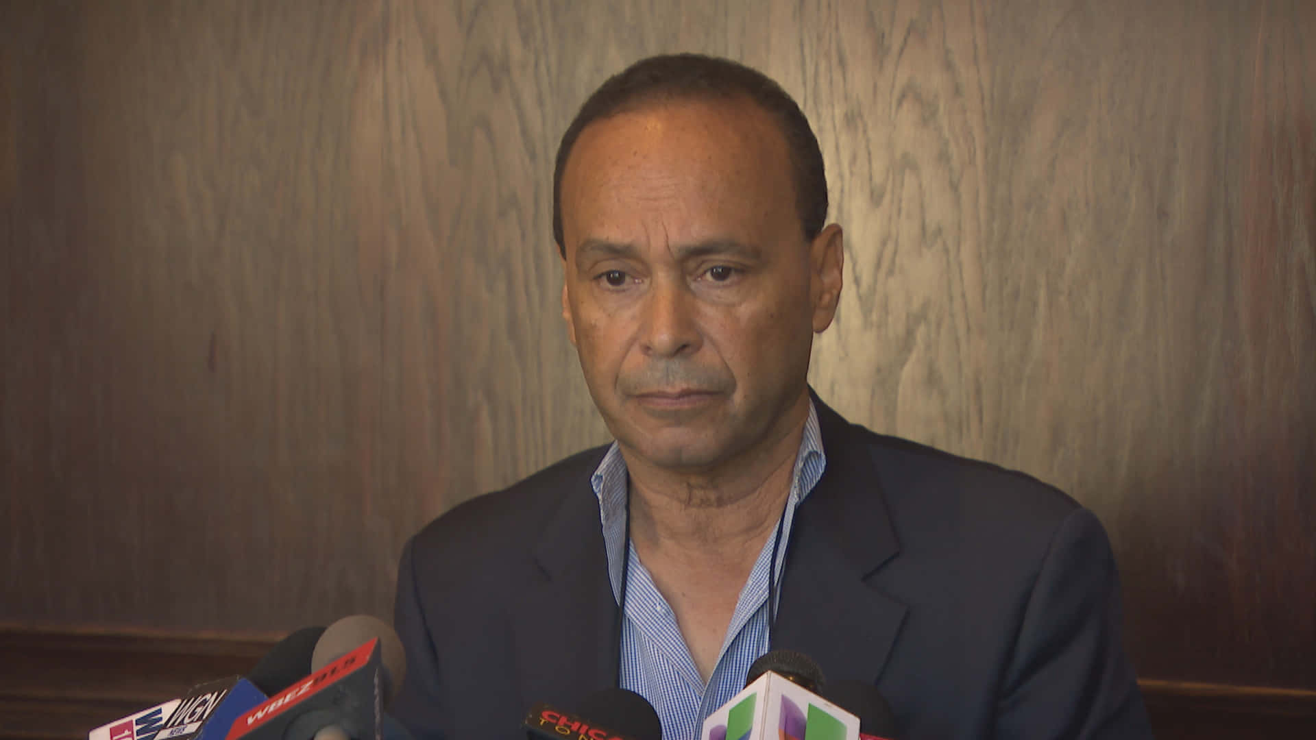 Very Serious Facial Expression Of Luis Gutiérrez Background