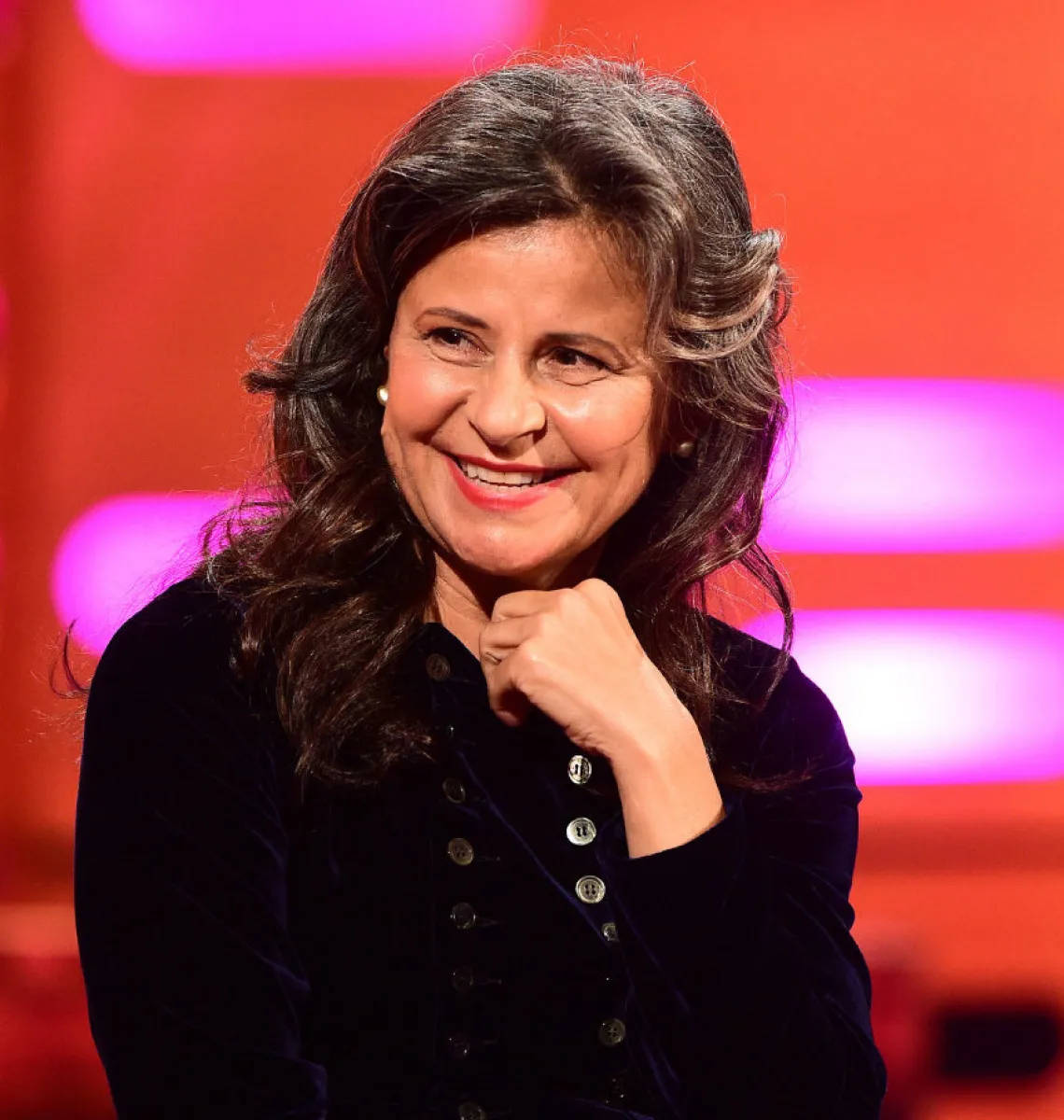 Vibrant Actress Tracey Ullman Background