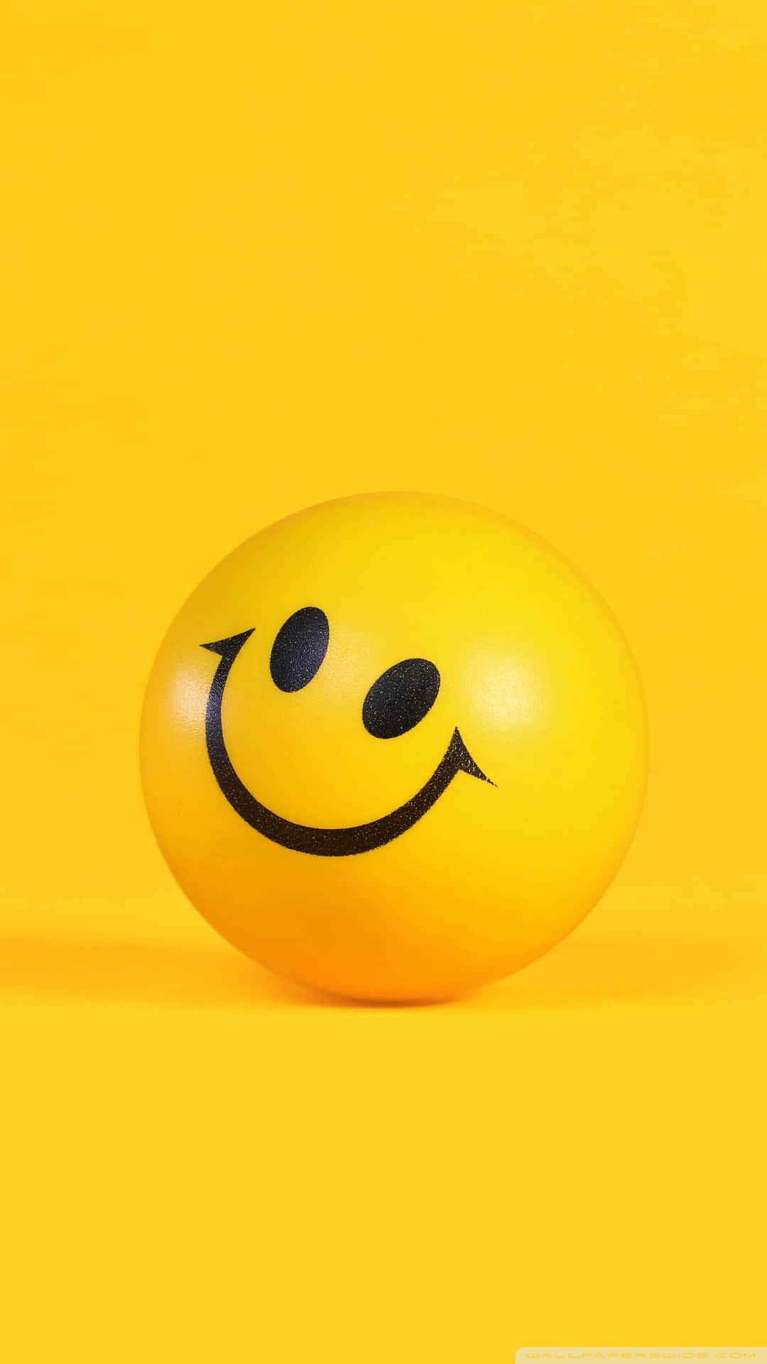 Vibrant Aesthetic Smiley Face On A Retro Background Background