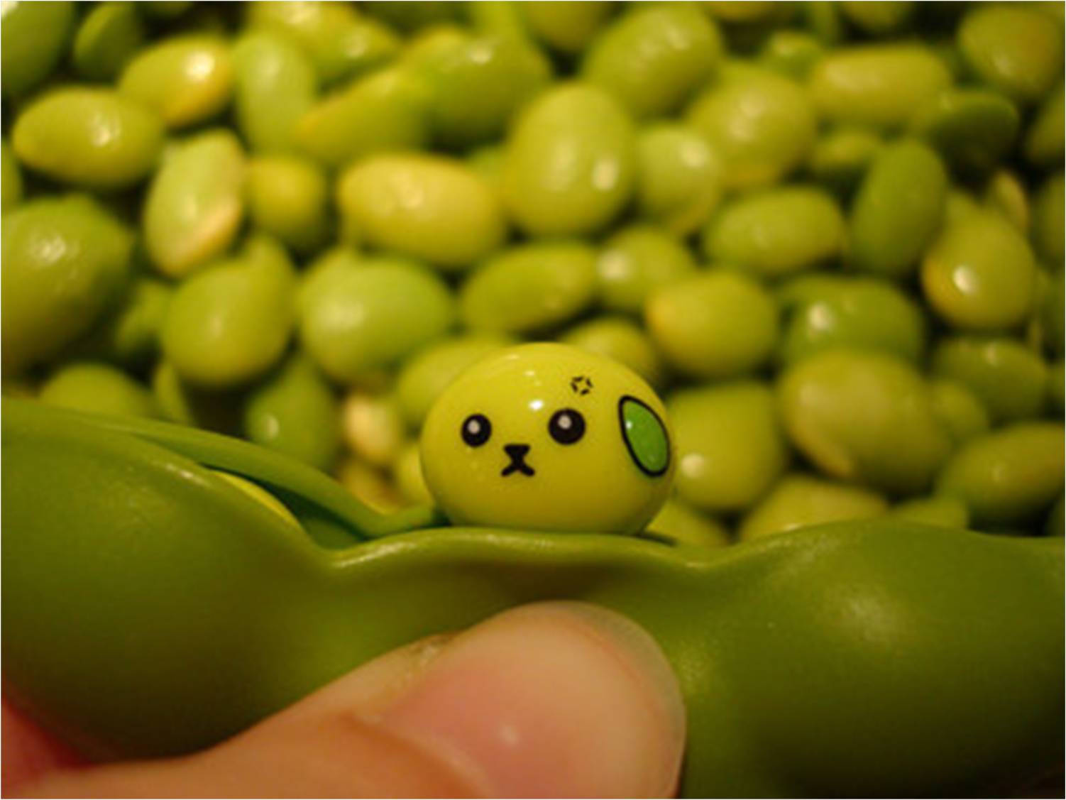 Vibrant, Appetizing Kawaii Edamame Beans Background