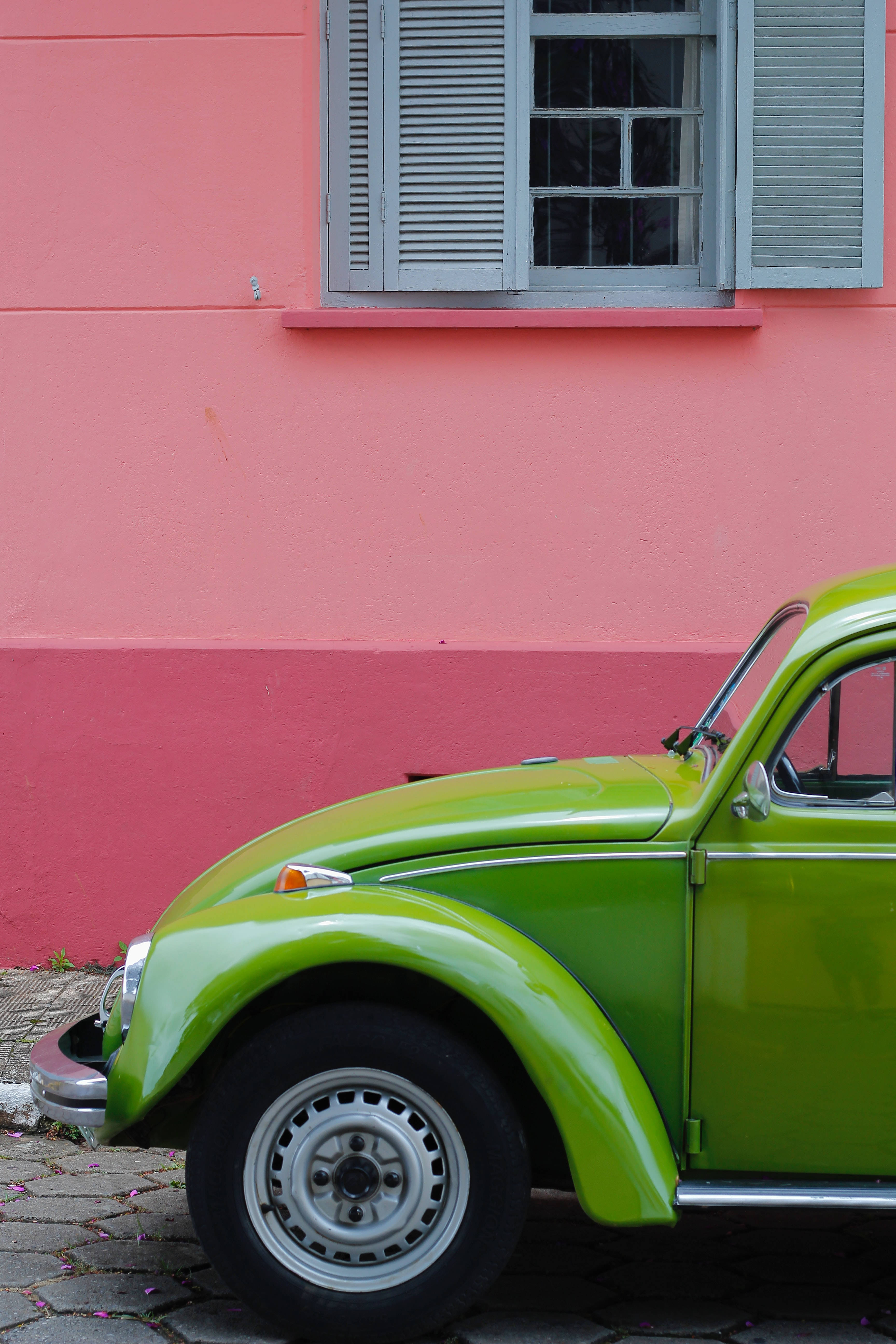 Vibrant Green Volkswagen Beetle In 4k Resolution Background