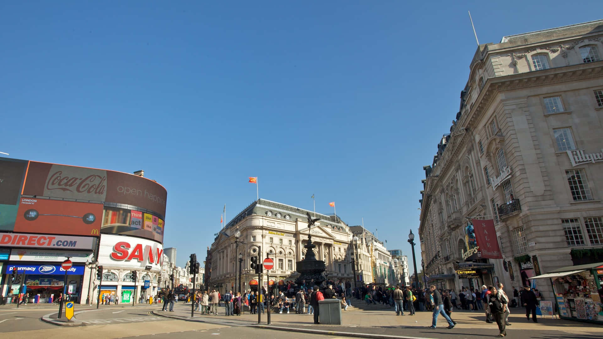 Vibrant Panoramic View Of Piccadilly Circus, London Background