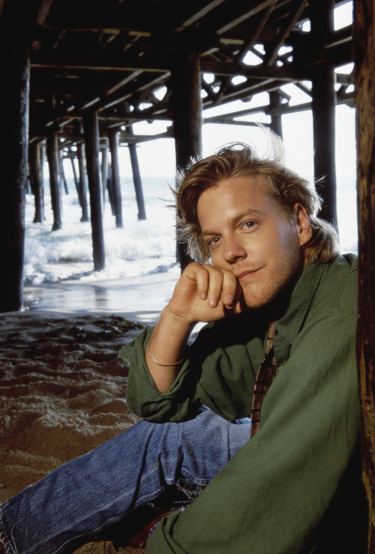 Vibrant Photoshoot Stills Of Kiefer Sutherland Background