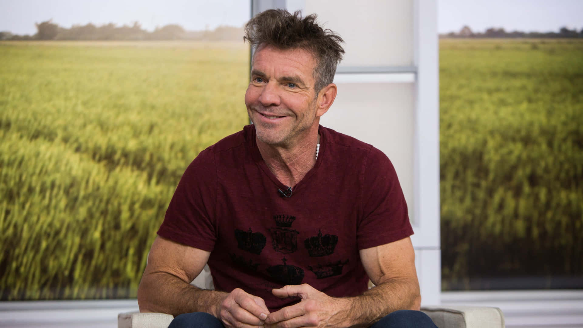 Vibrant Portrait Of Hollywood Star Dennis Quaid Background