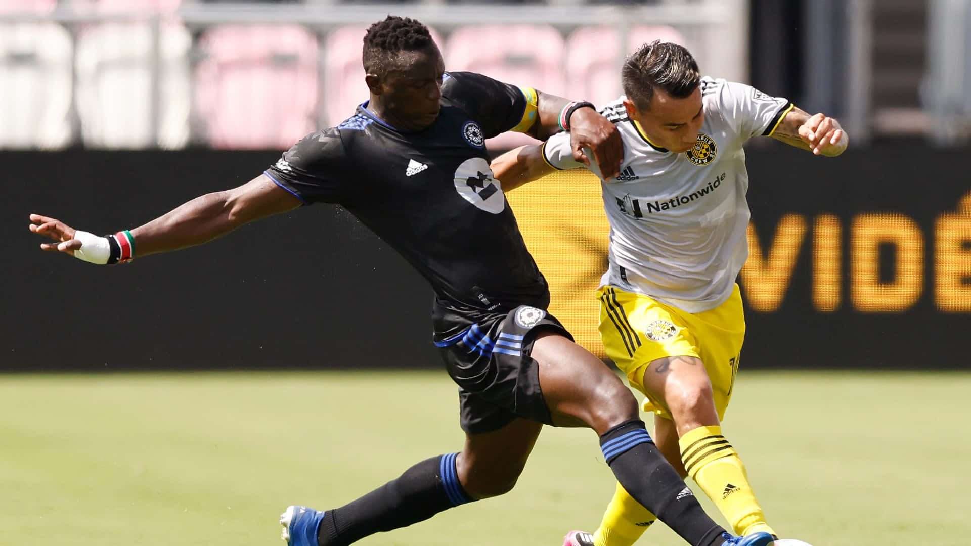 Victor Wanyama Against Columbus Crew Sc Background