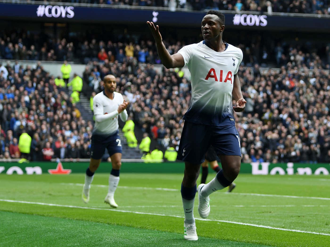 Victor Wanyama Huddersfield Town Match Background