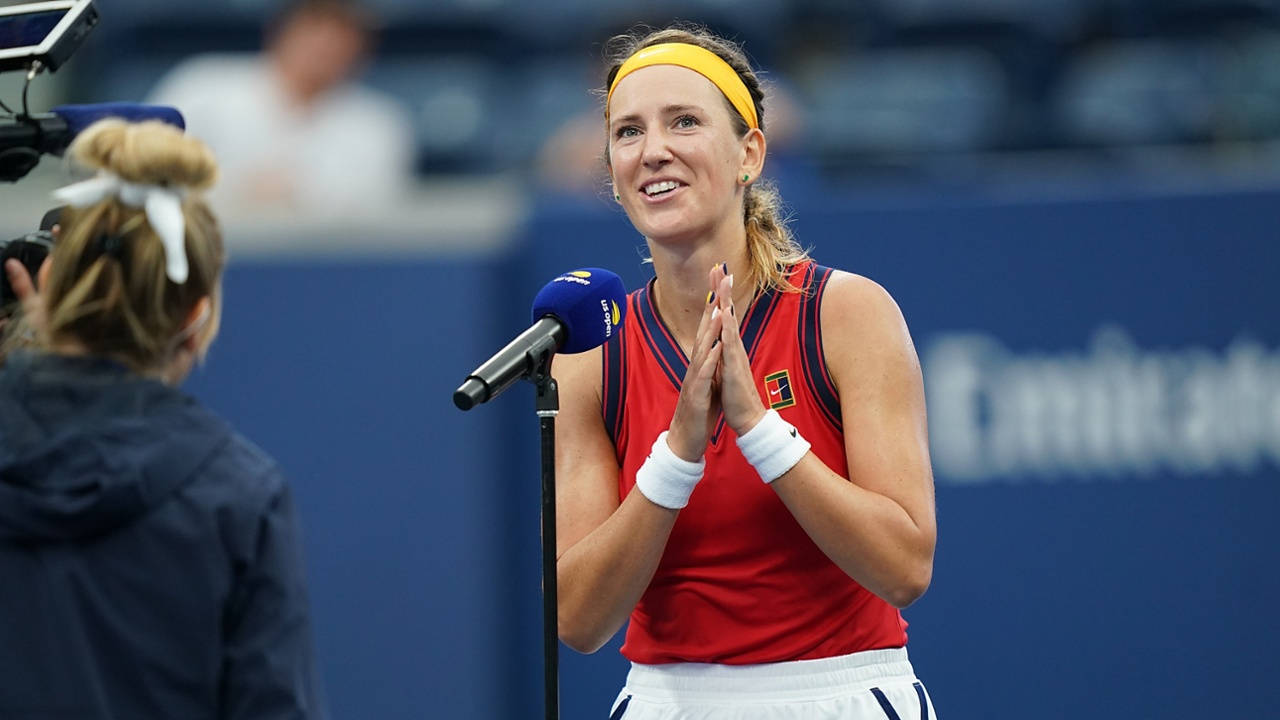 Victoria Azarenka Holding Hands Together Background