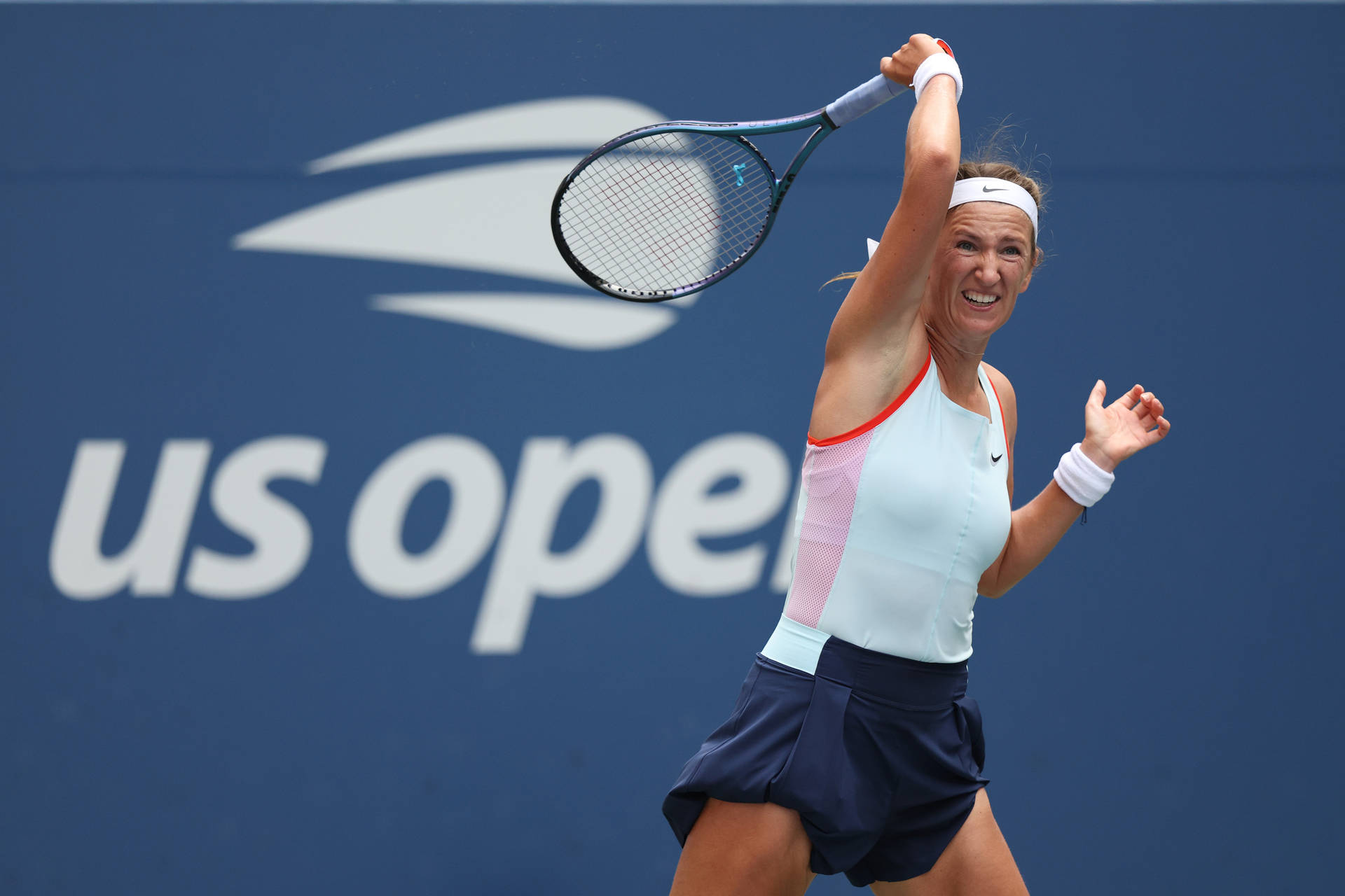 Victoria Azarenka In Action - Powerful Swing Background